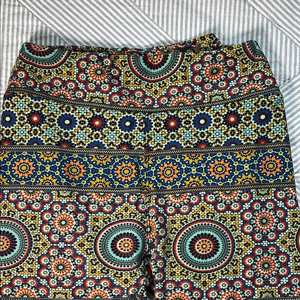 LuLaRoe Patterned Leggings - Picture 3 of 6